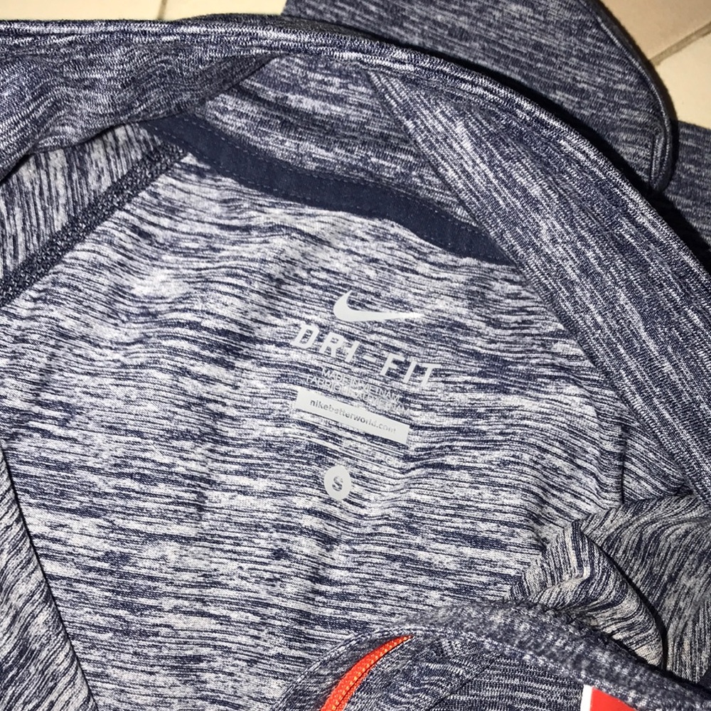 Nike pullover. - Picture 3 of 3